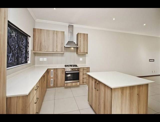 3 BEDROOM PROPERTY TO RENT IN EMMARENTIA